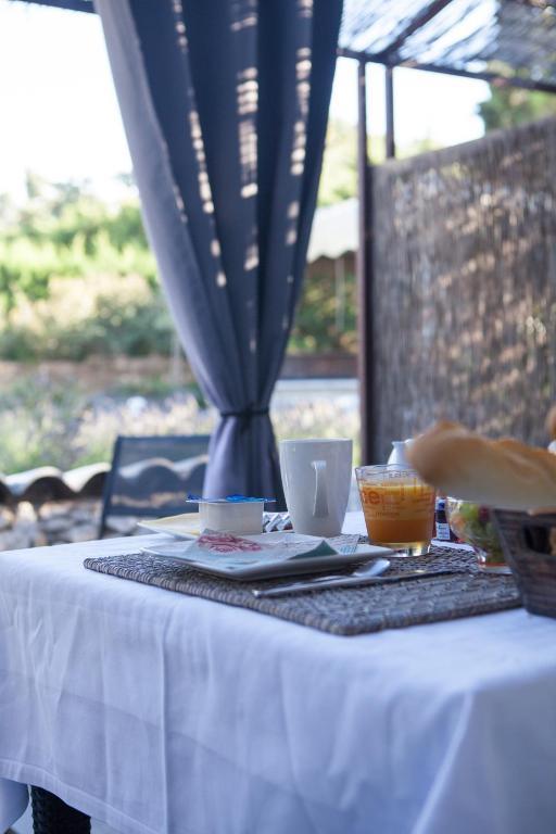 L'Auberge De L'Aubergine Eygalieres (Bouches-du-Rhone) Phòng bức ảnh