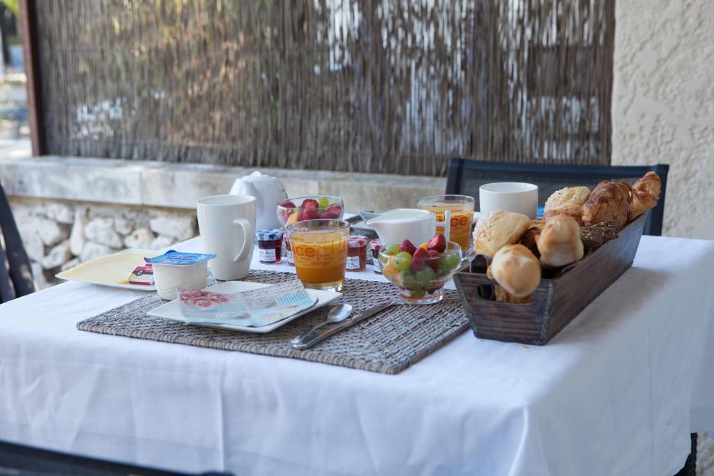 L'Auberge De L'Aubergine Eygalieres (Bouches-du-Rhone) Phòng bức ảnh